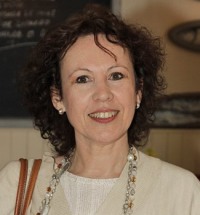 Chantal Bauwens : Ecrivain, peintre et essayiste, elle est l’auteur du très remarqué « Alzheimer, ma mère et moi ». Cette fine observatrice du genre humain a le talent d’emmener ses lecteurs sur des terrains qu’ils croyaient bien connaître…