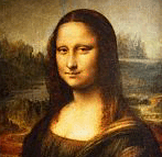 Avec le sourire de la Joconde ...Il �tait une fois, � la mi-ao�t 2003...Une petite �quipe d�informaticiens, rompus au d�veloppement en sous-traitance de sites de rencontres sur le net, s�attable pour casser la cro�te dans un bistro sympa. Au mur, une toile, superbe reproduction d�une �uvre d'un certain L�onard bien connu.  Entre sel et poivre, la conversation portera, bien entendu, sur les dessous du web. De la cuisse de poulet � celle de Jupiter, l�ambiance s��chauffe sur les sujets cultes, chacun s��changeant ses d�couvertes pas tr�s nettes sous le regard m�dus� de la c�l�bre Joconde. L�un d�eux lancera en boutade : aux Usa, en Angleterre et m�me en Espagne, des agences vendent des combines en ligne pour s�excuser aupr�s de bobonne d�un rendez-vous urgent au deuxi�me bureau�. L�abus de M�doc combinera le sourire coquin de Mona-Lisa et la libido � la sauce d�alibi. En quelques jours, un petit site de quelques pages, qui ne devait �tre qu�un canular d�informaticiens, �tait en ligne : monalibi.net.  Tellement gros que l��quipe n�attendait pas grand retour et n�h�sitait pas � y mentionner r�ellement l�adresse du bureau et un num�ro de t�l�phone�